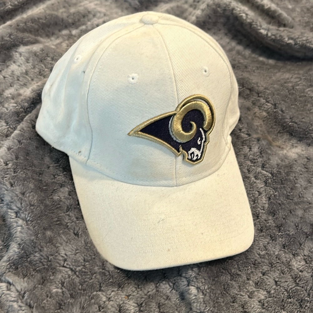 Perfect condition white vintage Rams NFL Football 2000s hat, baseball cap
